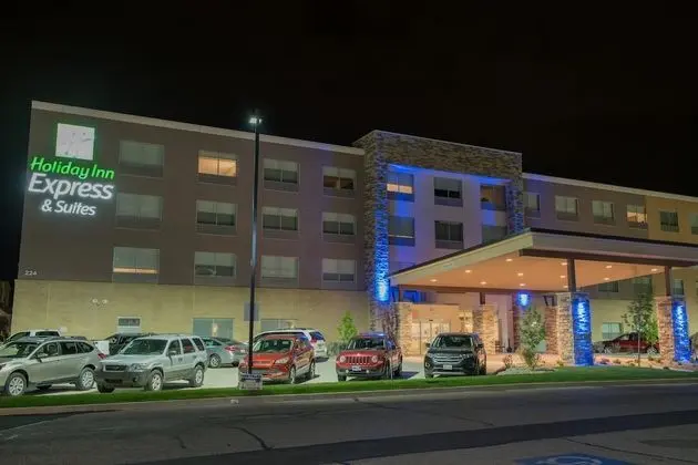 Holiday Inn Express & Suites Fort Wayne North, an IHG Hotel