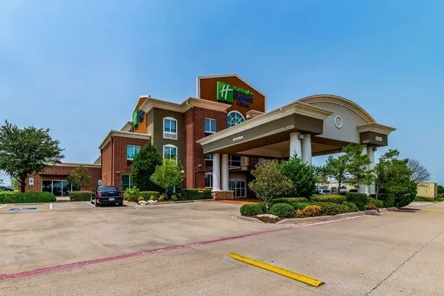 Holiday Inn Express and Suites Fort Worth I 35 Wes