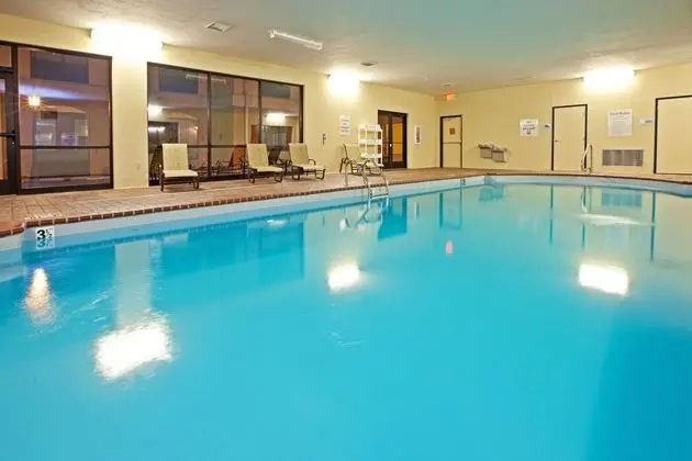 Holiday Inn Express and Suites Franklin - Havuz