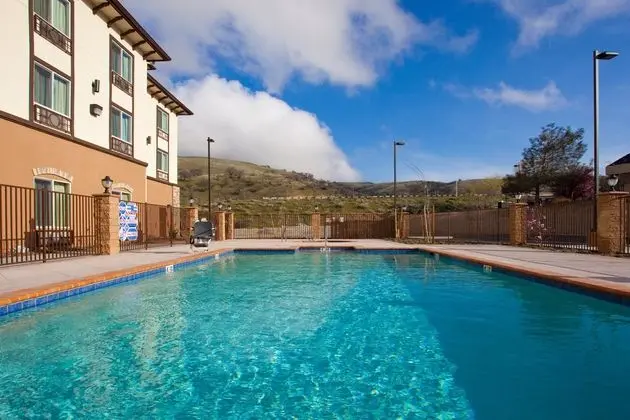 Holiday Inn Express Hotel & Suites Frazier Park - Havuz