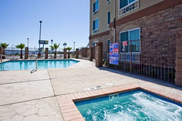 Holiday Inn Express Hotel & Suites Fresno South - Havuz