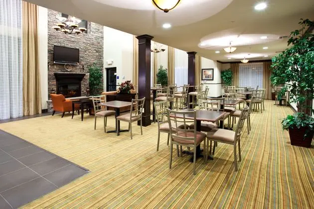 Holiday Inn Express Hotel & Suites Fresno South - Yeme / İçme