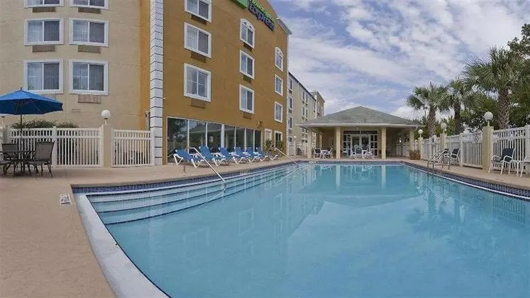 Holiday Inn Express & Suites Gainesville