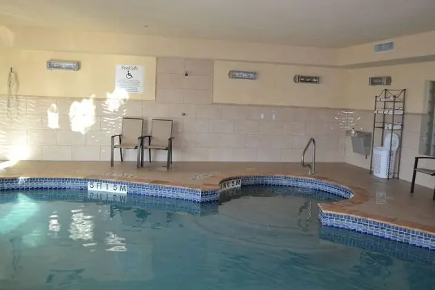 Holiday Inn Express & Suites Gainesville - Havuz