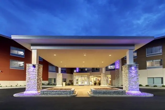 Holiday Inn Express & Suites Galesburg