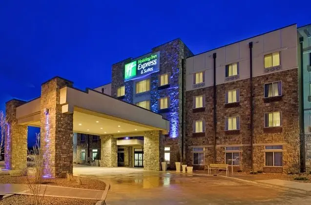 Holiday Inn Express and Suites Gallup East