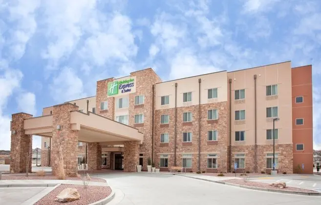 Holiday Inn Express and Suites Gallup East