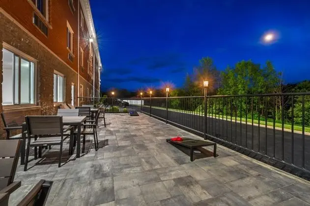 Holiday Inn Express Hotel & Suites - Dış Mekan