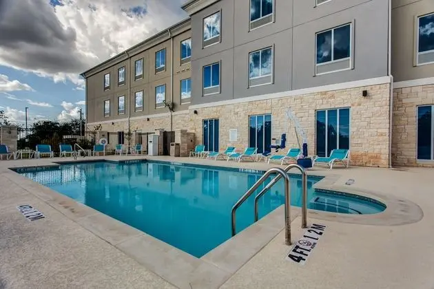 Holiday Inn Express Suites Gatesville N Ft Hood
