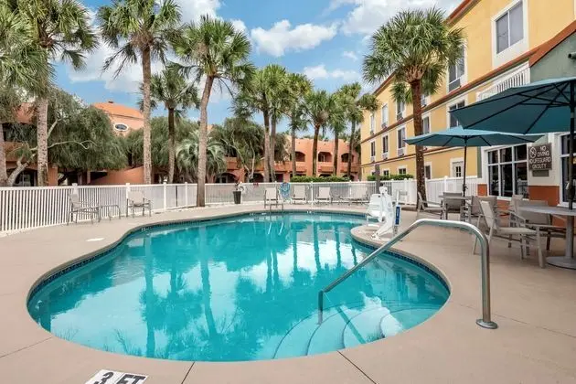 Holiday Inn Express & Suites - The Villages - Havuz
