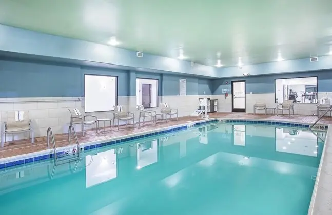 Holiday Inn Express and Suites GLASGOW - Havuz
