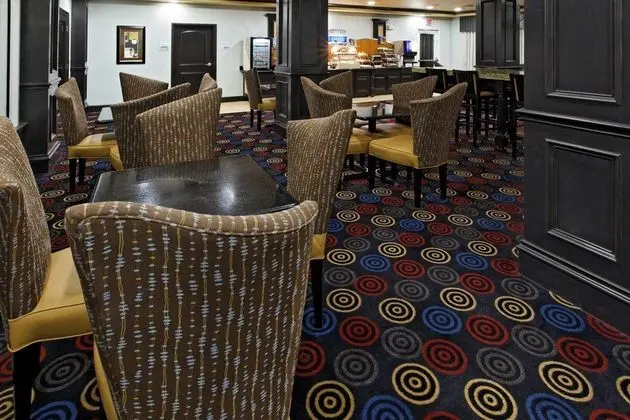 Holiday Inn Express and Suites Glen Rose