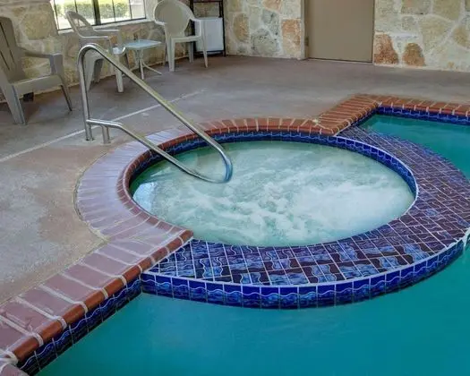 Holiday Inn Express and Suites Glen Rose - Havuz