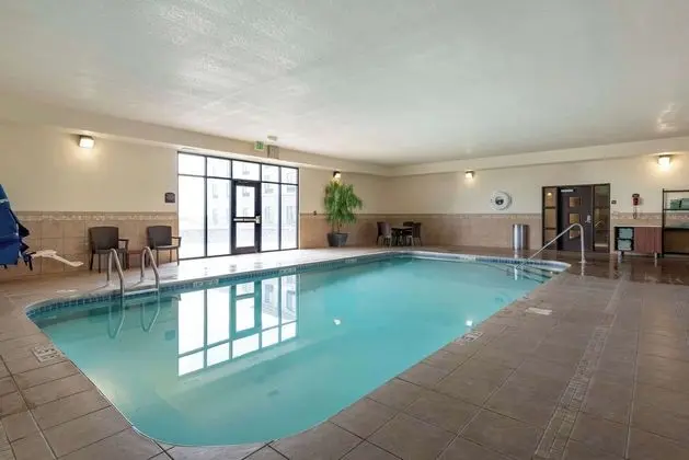 Holiday Inn Express & Suites Goodland - Havuz