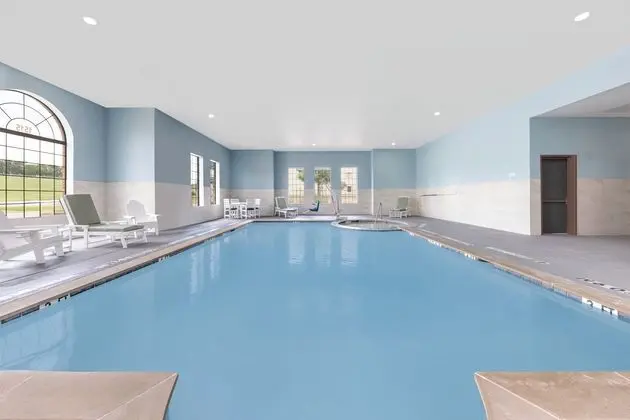 Holiday Inn Express Hotel & Suites Granbury - Havuz