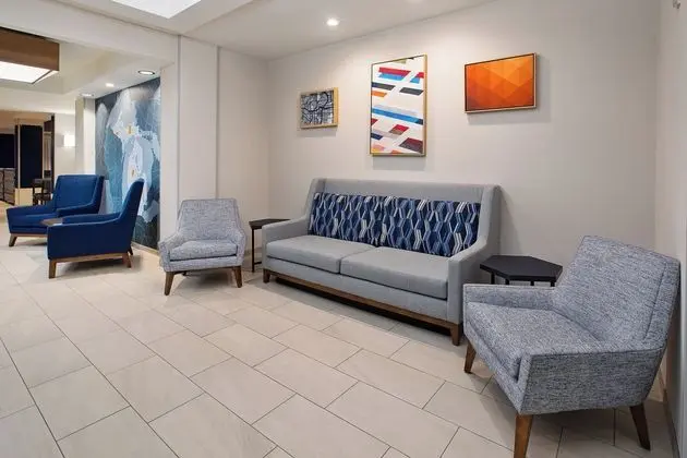 Holiday Inn Express and Suites Grand Rapids North - Dış Mekan