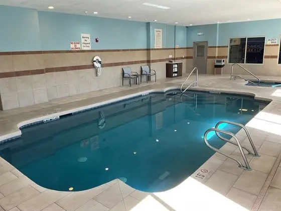 Holiday Inn Express Hotel & Suites Grants - Milan - Havuz