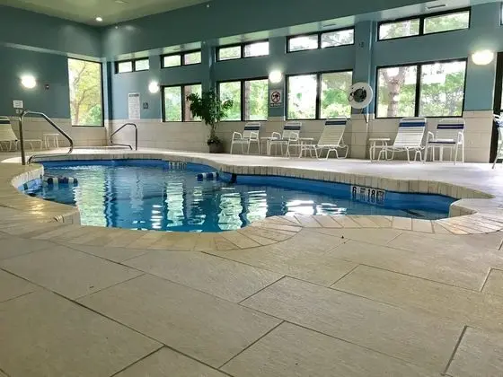 Holiday Inn Express and Suites Great Barrington Le - Havuz