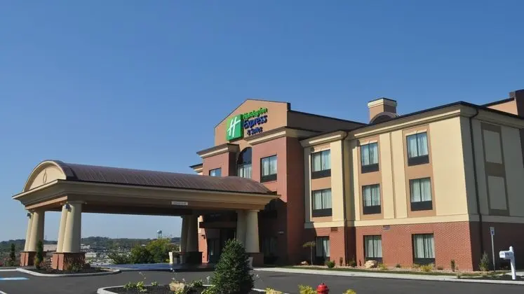 Holiday Inn Express and Suites Greensburg
