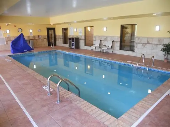 Holiday Inn Express and Suites Greensburg - Havuz