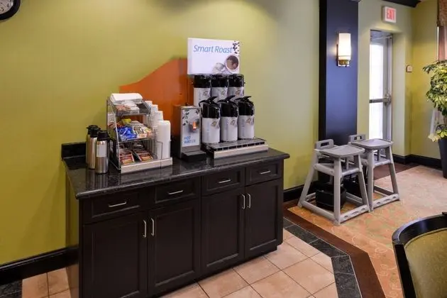 Holiday Inn Express & Suites Halifax Airport