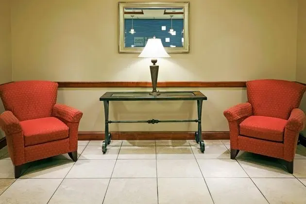 Holiday Inn Express and Suites Hampton South Seabr