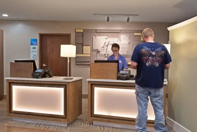 Holiday Inn Express and Suites Harrisburg S New Cu - Lobi