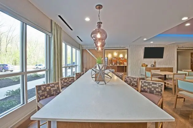 Holiday Inn Express and Suites Harrisburg S New Cu - Yeme / İçme