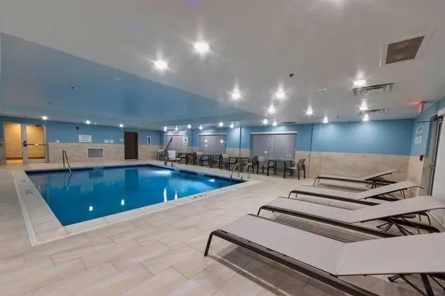Holiday Inn Express & Suites Harrisonburg University Area, an IHG Hotel - Havuz