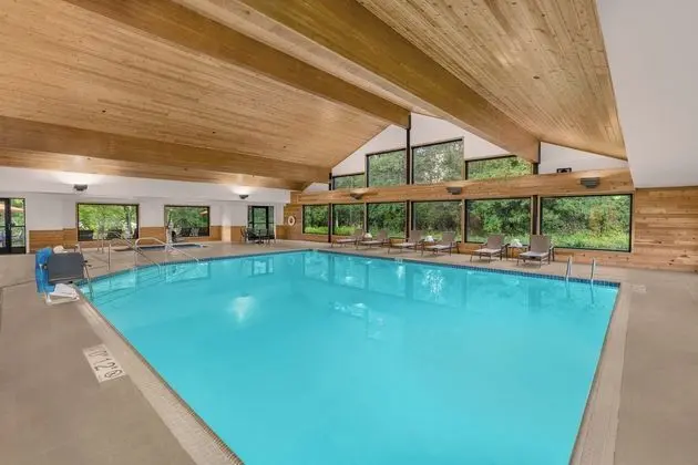 Holiday Inn Express & Suites Hayward - Havuz