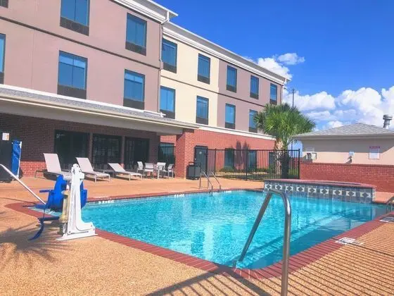 Holiday Inn Express and Suites Hearne - Havuz