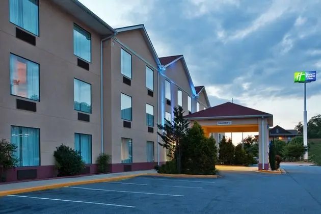 Holiday Inn Express and Suites Hiawassee