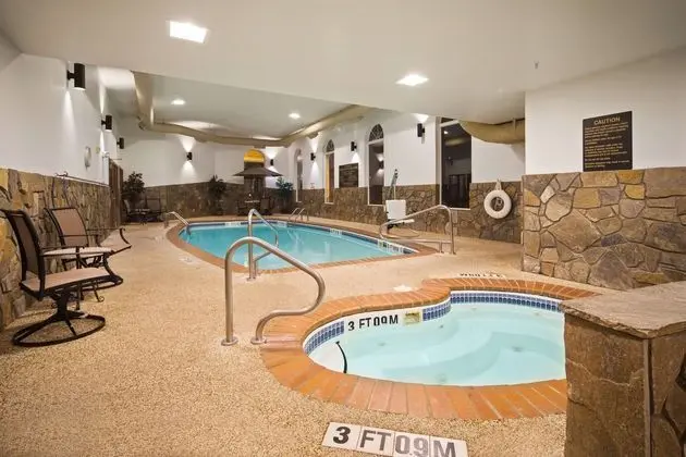 Holiday Inn Express & Suites Hill City - Mt. Rushm - Havuz