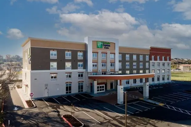 Holiday Inn Express and Suites Hollister, an IHG Hotel