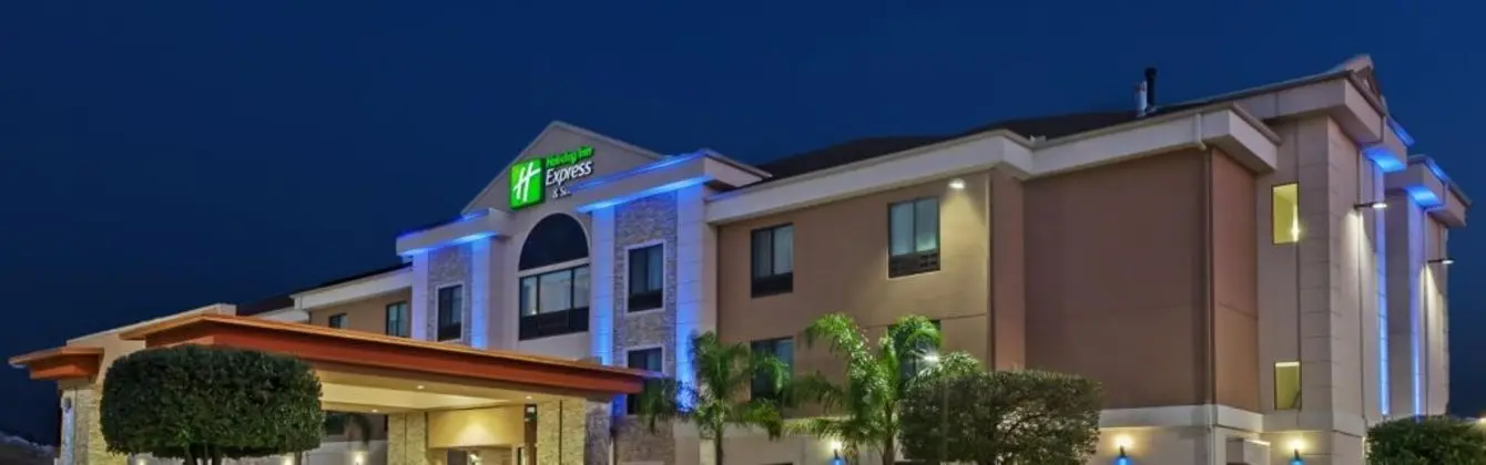Holiday Inn Express and Suites Houston East