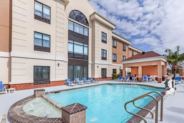 Holiday Inn Express and Suites Houston East - Havuz