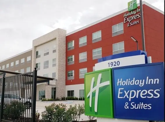 Holiday Inn Express & Suites Houston IAH - Belt 8