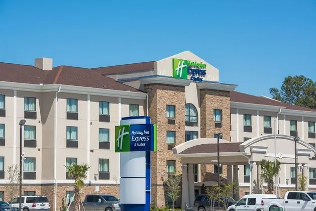Holiday Inn Express and Suites Houston Intercontin