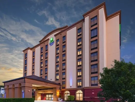 Holiday Inn Express & Suites Houston Memorial Park