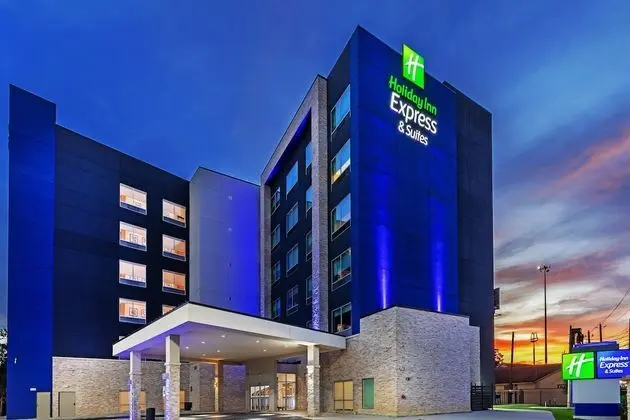 Holiday Inn Express & Suites Houston - N Downtown, an IHG Hotel