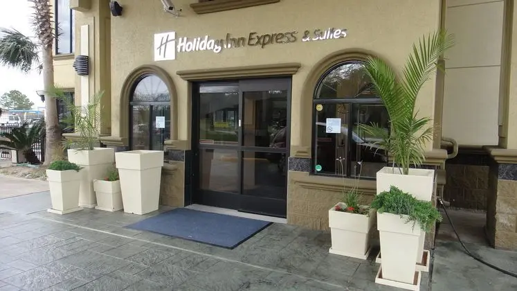 Holiday Inn Express and Suites Houston North Inter