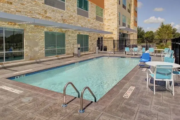 Holiday Inn Express and Suites Houston NW CypressG - Havuz