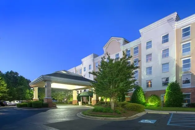 Holiday Inn Express and Suites Huntersville Birkda