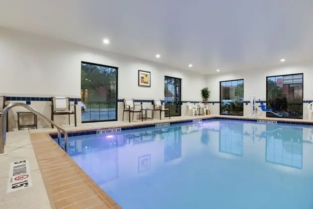 Holiday Inn Express & Suites I 95 Capitol Beltway - Havuz