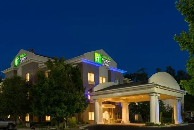 Holiday Inn Express and Suites Independence Kansas