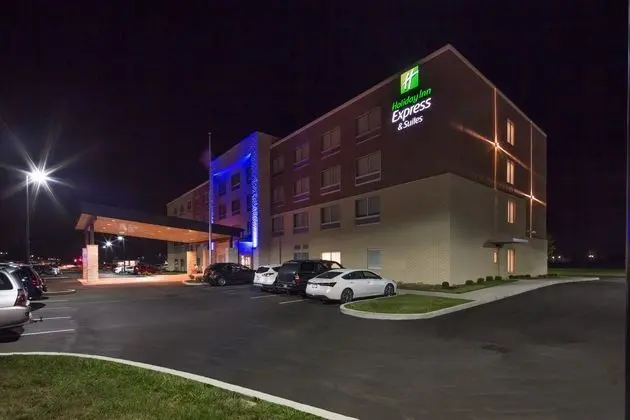 HOLIDAY INN EXPRESS AND SUITES INDIANAPOLIS NW - W