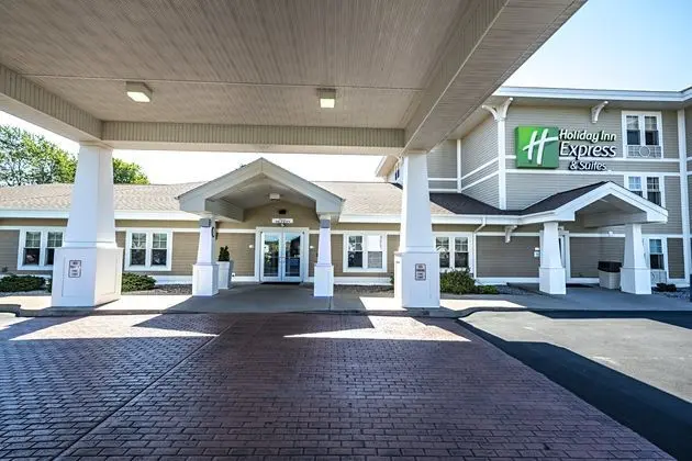Holiday Inn Express and Suites Iron Mountain