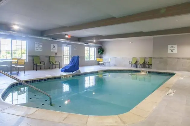 Holiday Inn Express and Suites Jackson - Havuz