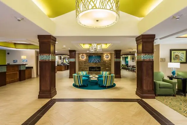 Holiday Inn Express Hotel & Suites 