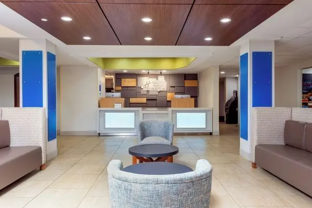 Holiday Inn Express Hotel & Suites - Dış Mekan